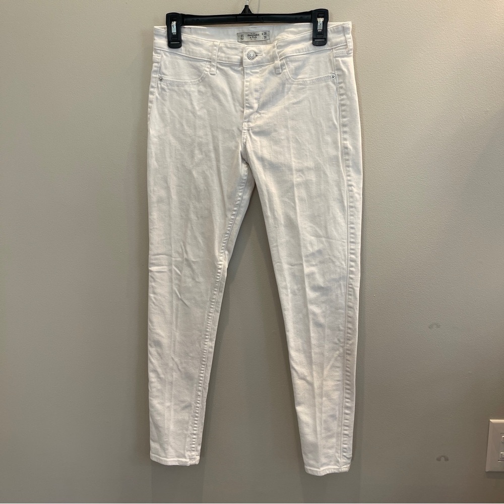 A:  Abercrombie Fitch Harper Super Skinny White Jeans Womens Size 6S 28 x 29